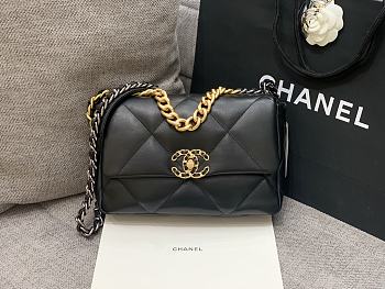 Chanel 19 On Chain 2019 Black Size 26x16x9 cm
