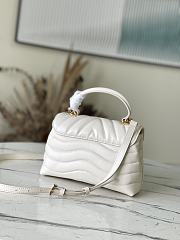 Louis Vuitton Hold Me top-handle bag White Size 23x15x10 - 2