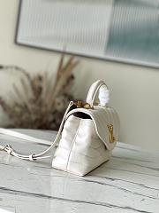 Louis Vuitton Hold Me top-handle bag White Size 23x15x10 - 3