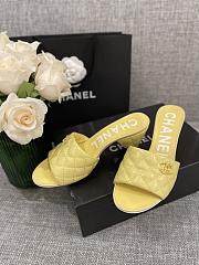 Chanel Mules 2022 Yellow Shiny Leather - 1