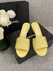 Chanel Mules 2022 Yellow Shiny Leather - 5