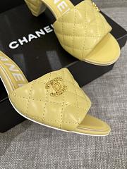 Chanel Mules 2022 Yellow Shiny Leather - 2