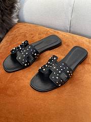 Hermès Oran Stud h cut-out sandals in calf leather Black - 2