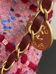 CHANEL 22 Handbag Tweed Patchwork & Gold-Tone Metal Pink Size 38x42x8 cm - 5