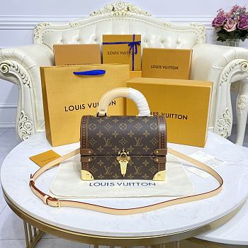 Louis Vuitton Treasure Trunk Size 28x2x117 cm
