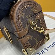 Louis Vuitton Treasure Trunk Size 28x2x117 cm - 5
