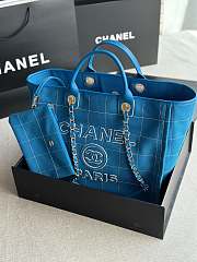Chanel Maxi Shopping Bag Blue And White Size 44x32x21cm - 4