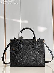 Louis Vuitton OnTheGo PM tote bag in Monogram Size 25x19x11.5 cm - 5