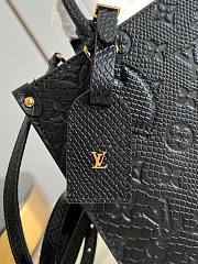 Louis Vuitton OnTheGo PM tote bag in Monogram Size 25x19x11.5 cm - 6