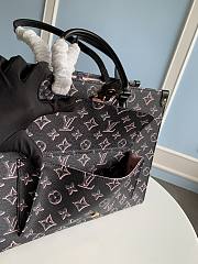 Louis Vuitton OnTheGo MM Tote Bag Black Monogram coated canvas Size 35x27x14 cm - 2