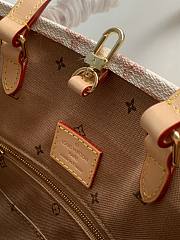 Louis Vuitton OnTheGo MM Tote Bag Beige Monogram coated canvas Size 35x27x14 cm - 6