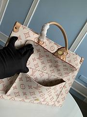Louis Vuitton OnTheGo MM Tote Bag Beige Monogram coated canvas Size 35x27x14 cm - 2