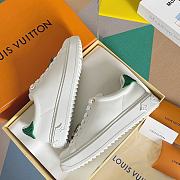 Louis Vuitton Sneaker Time Out White logo LV green - 6