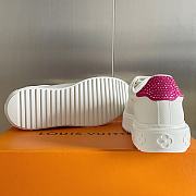 Louis Vuitton Sneaker Time Out White logo LV Pink - 3