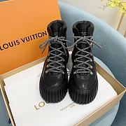 Louis Vuitton's Ruby flat ranger Black Patent Monogram canvas and calf leather - 6