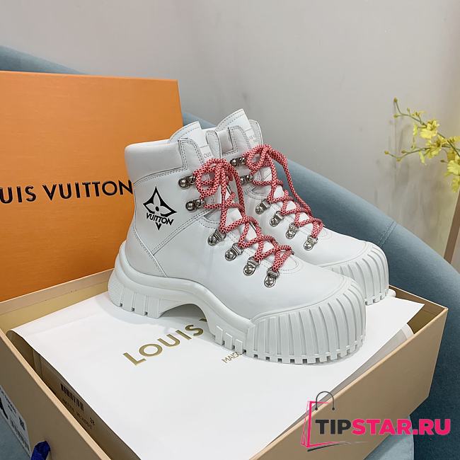 Louis Vuitton's Ruby flat ranger White Patent Monogram canvas and calf leather - 1