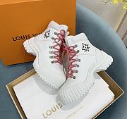 Louis Vuitton's Ruby flat ranger White Patent Monogram canvas and calf leather - 5