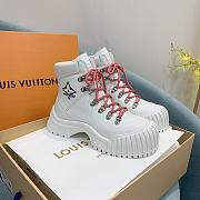 Louis Vuitton's Ruby flat ranger White Patent Monogram canvas and calf leather - 3