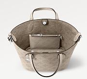 Louis Vuitton Blossom Small Handbag M21849 Size 20x20x12.5 cm - 4