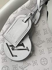 Louis Vuitton White Mahina M53188 Size 35x40x17 cm - 3