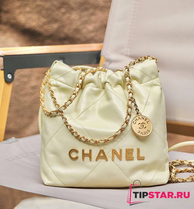 Chanel 22 Mini Handbag Shiny Yellow Size 20x18x6.5 Cm - 1