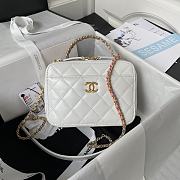 Chanel Vanity Case Shiny Calfskin & Gold-Tone Metal White Size 14×19×8.5 cm - 1