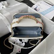 Chanel Vanity Case Shiny Calfskin & Gold-Tone Metal White Size 14×19×8.5 cm - 3