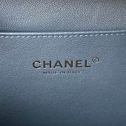 Chanel Vanity Case Shiny Calfskin & Gold-Tone Metal White Size 14×19×8.5 cm - 4