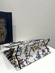 Dior Book Tote White Multicolor Dior Petites Fleurs Embroidery Size 36x27.5x16.5 cm - 2