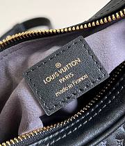 Louis Vuitton Loop Bag Black M22591 Size 23x13x6 cm - 2