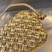 Bottega Veneta Knot On Strap Gold Size 20x12x5.5 cm - 4