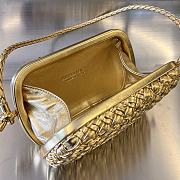 Bottega Veneta Knot On Strap Gold Size 20x12x5.5 cm - 3