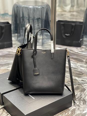 Shopping Saint Laurent Toy In Supple Leather Black Size 25x28x8 cm 