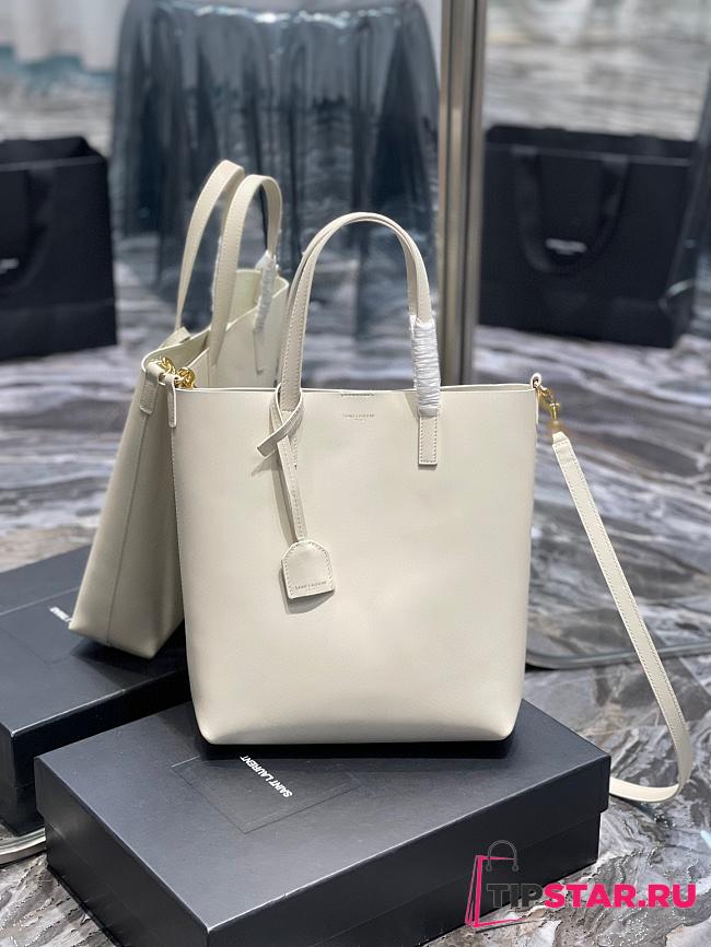 Shopping Saint Laurent Toy In Supple Leather White Size 25x28x8 cm - 1