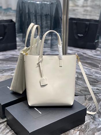Shopping Saint Laurent Toy In Supple Leather White Size 25x28x8 cm