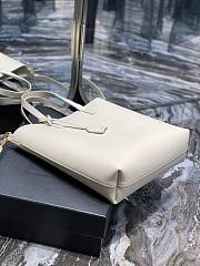 Shopping Saint Laurent Toy In Supple Leather White Size 25x28x8 cm - 4