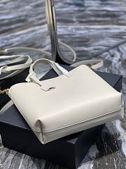 Shopping Saint Laurent Toy In Supple Leather White Size 25x28x8 cm - 3