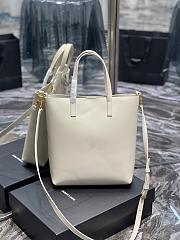 Shopping Saint Laurent Toy In Supple Leather White Size 25x28x8 cm - 2