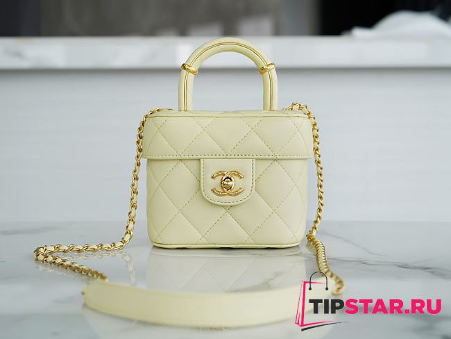 Chanel Small Vanity Case Light Yellow Size 12.5×15×8 cm - 1