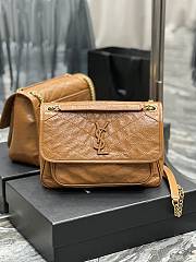 YSL Niki Medium Chain Bag In Crinkled Vintage Leather Light Caramel Size 28x20x8,5 cm - 1