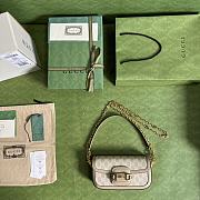 Gucci Horsebit 1955 Shoulder Bag Beige And White GG Supreme Canvas Size 24x13x5 cm - 4