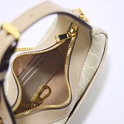 Gucci Half Moon Shaped Mini Bag Beige And White Size 22x12.5x5 cm - 4