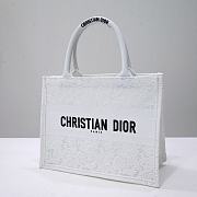 Medium Dior Book Tote White Multicolor D-Lace Embroidery with Macramé Effect Size 36x27.5x16.5 cm - 2