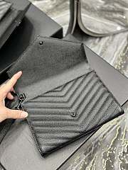Cassandre Matelassé Flap Pouch In Grain De Poudre Embossed Leather Noir Size 21x16x3 cm - 2