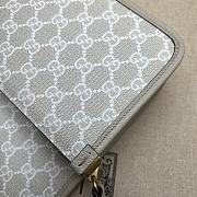 Gucci Mini Shoulder Bag With Interlocking G Beige and white Size 20×17×8cm - 3