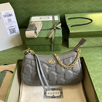 Gucci GG Matelassé Handbag Gray Size 25x15x8 cm