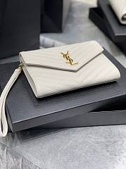 YSL Cassandre Matelassé Flap Pouch In Quilted Grain De Poudre Embossed Leather Blanc Vintage Size 21 X 16 X 3 CM - 3