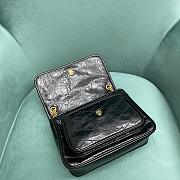 YSL Niki Baby Chain Bag In Crinkled Vintage Leather Noir Size 21 X 16 X 7,5 CM - 3
