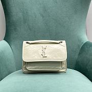 YSL Niki Baby Chain Bag In Crinkled Vintage Leather Blanc Vintage Size 21 X 16 X 7,5 CM - 1
