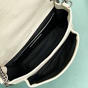 YSL Niki Baby Chain Bag In Crinkled Vintage Leather Blanc Vintage Size 21 X 16 X 7,5 CM - 3